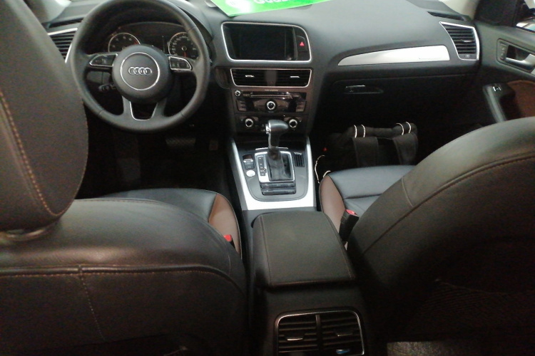 奥迪Q5 2018款 典藏版 40 TFSI 技术型中控内饰7002
