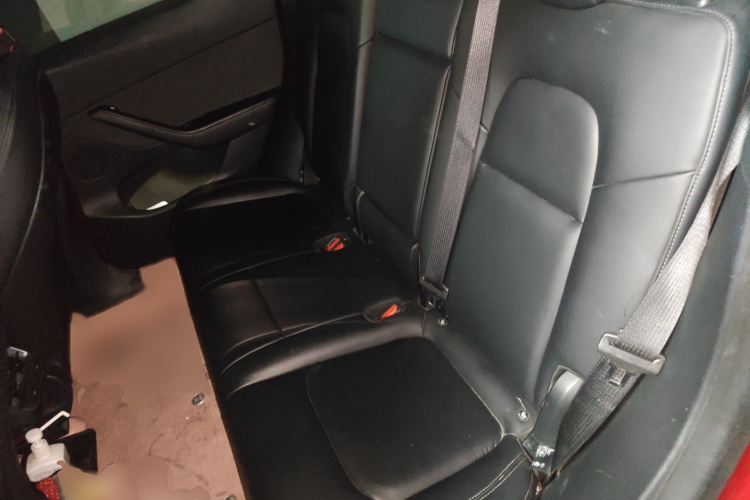 特斯拉 Model Y 2022款 长续航全轮驱动版中控内饰7004