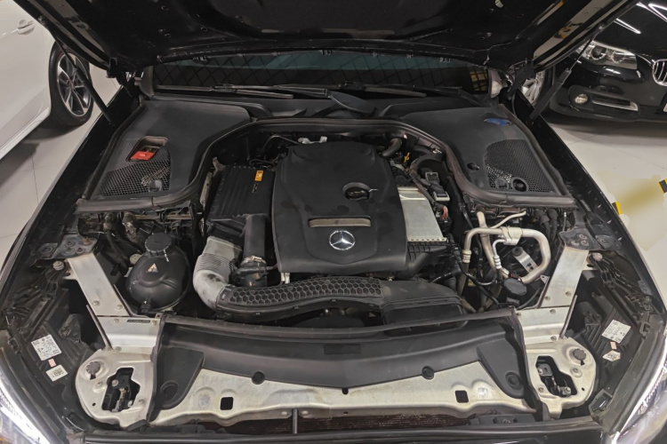 奔驰E级 2017款 E 200 L 4MATIC局部细节24