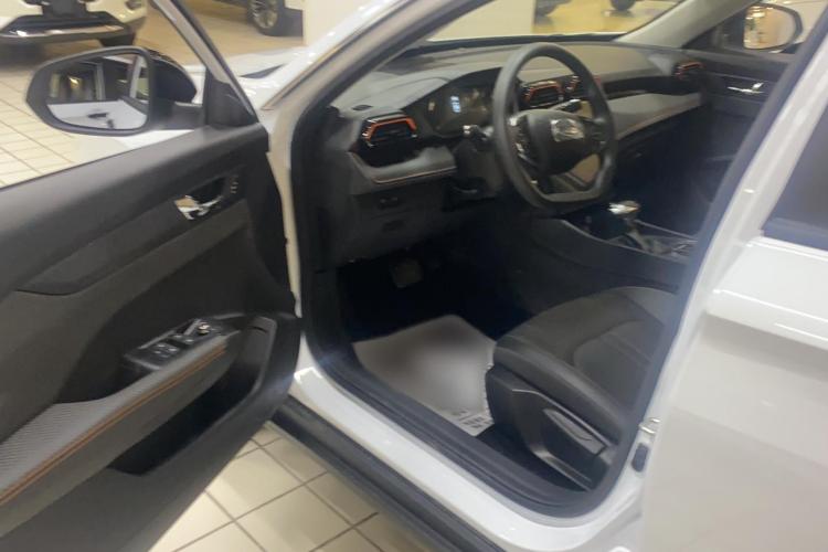 东风风神 奕炫 2024款 1.5L 自动劲速版中控内饰7002