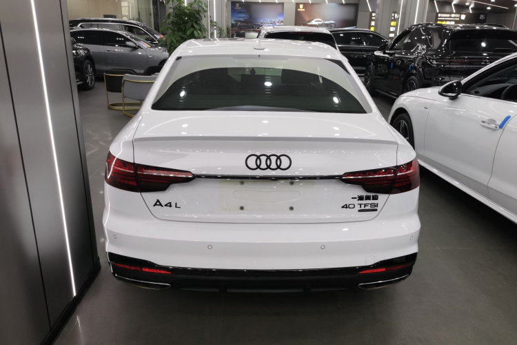 奥迪A4L 2023款 40 TFSI quattro 豪华动感型车身外观6