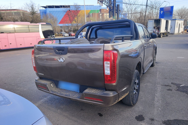 长城 炮 2021款 2.0T商用版自动柴油四驱精英型长箱GW4D20M车身外观7