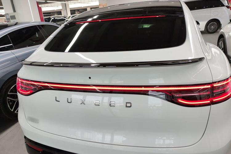 鸿蒙智行 智界R7 2025款 增程 331km Ultra车身外观6004