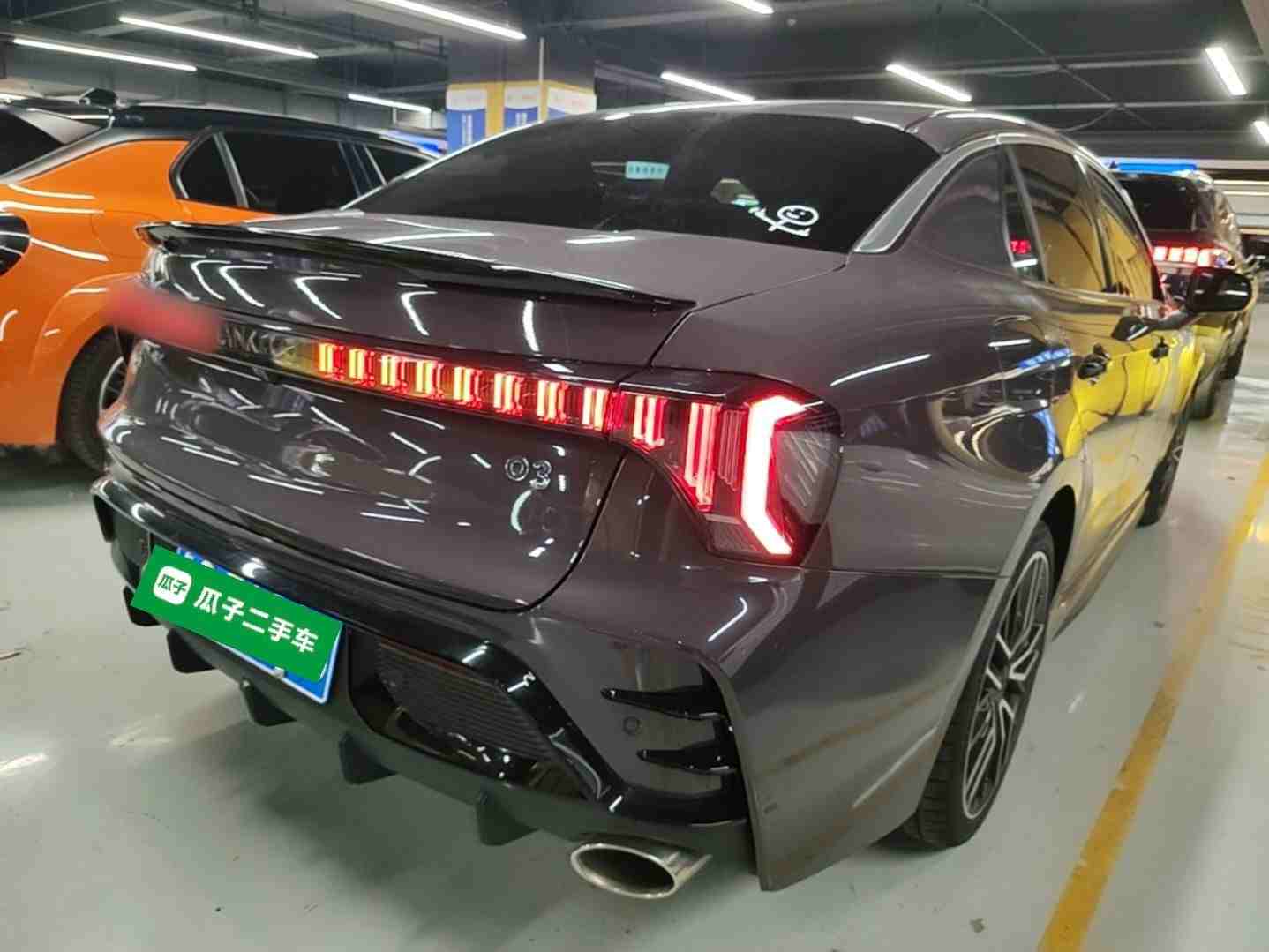 车辆右后45度外观展示