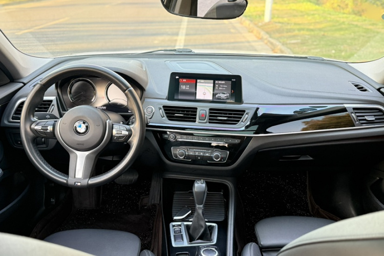 宝马1系 2019款 118i M运动套装中控内饰7004