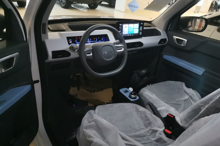 吉利银河 2024款 熊猫mini 200km 耐力熊中控内饰12