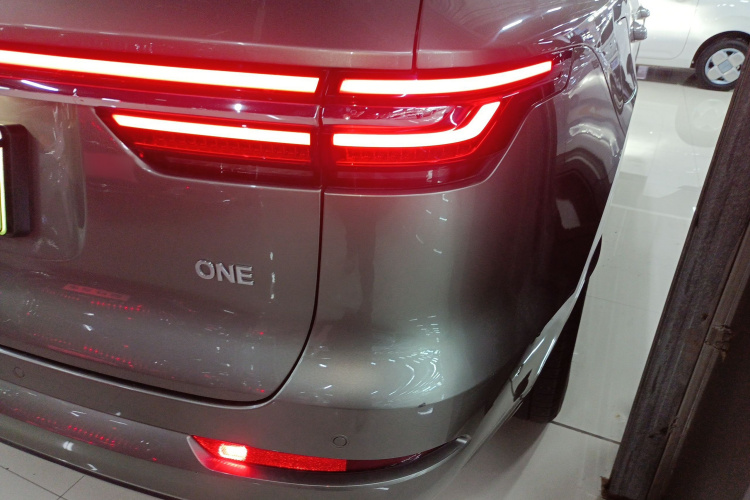 理想汽车 理想ONE 2021款 增程6座版车身外观9
