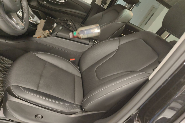 奔驰V级 2021款 V 260 领航版中控内饰19