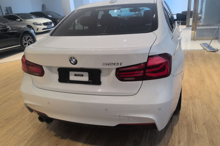 宝马3系 2019款 320i M运动曜夜版车身外观6004