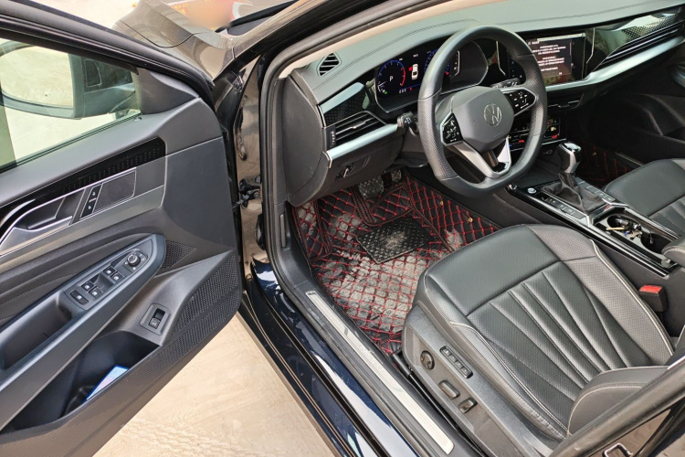 大众 帕萨特 2024款 380TSI 豪华版中控内饰7003