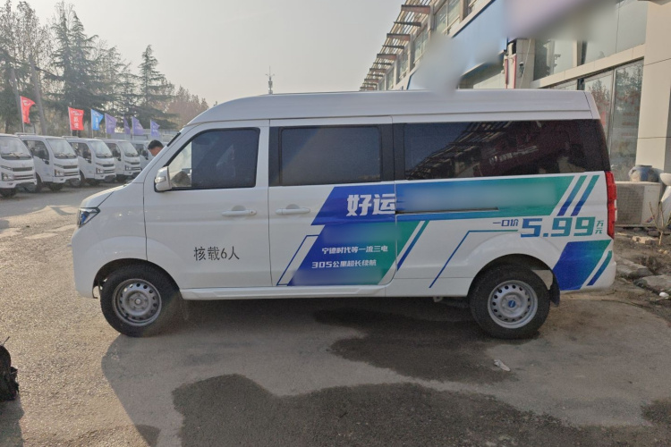 SRM鑫源 好运 2025款 启航版  弗迪42.3kWh 305km 6座车身外观4