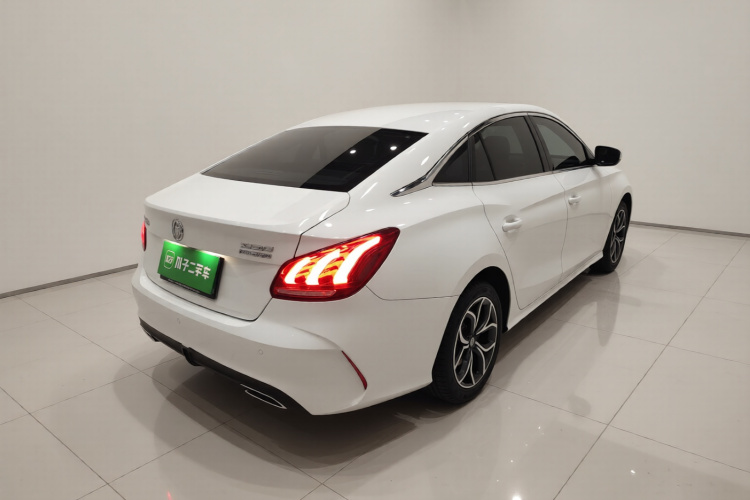 名爵 MG5 2021款 改款 180DVVT CVT青春豪华版车身外观7