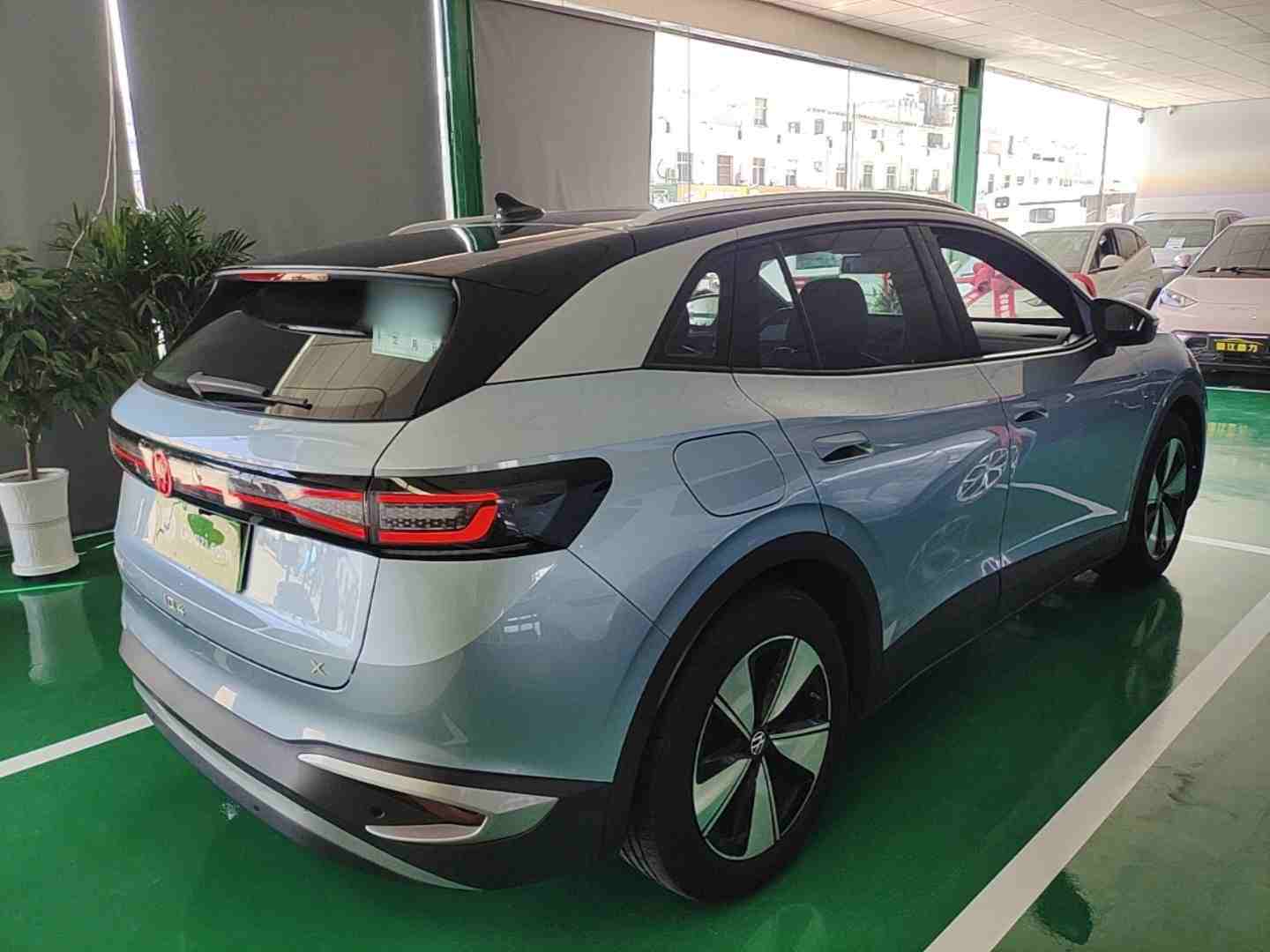车辆右后45度视角外观