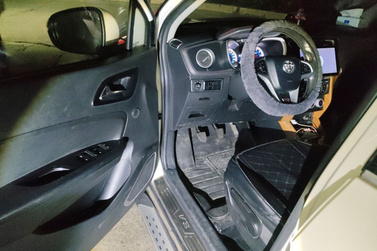 中华V3 2016款 1.5L 手动舒适型中控内饰20