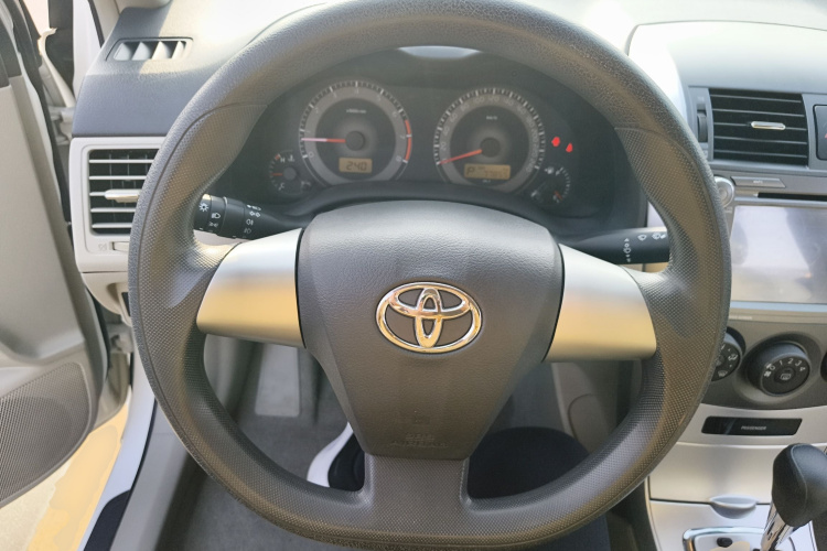 丰田 卡罗拉 2011款 1.6L 自动GL中控内饰13