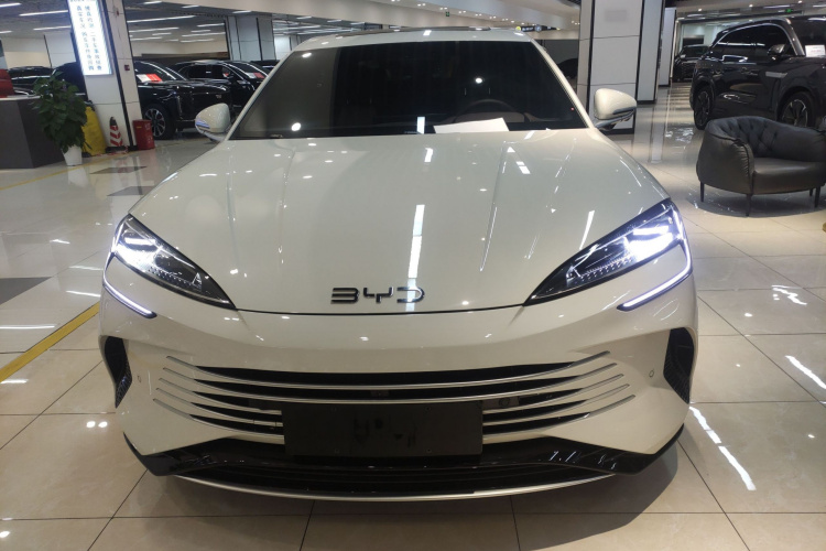 比亚迪 海豹07 DM-i 2025款 智驾版 DM-i 1.5L 125km 尊贵型车身外观2