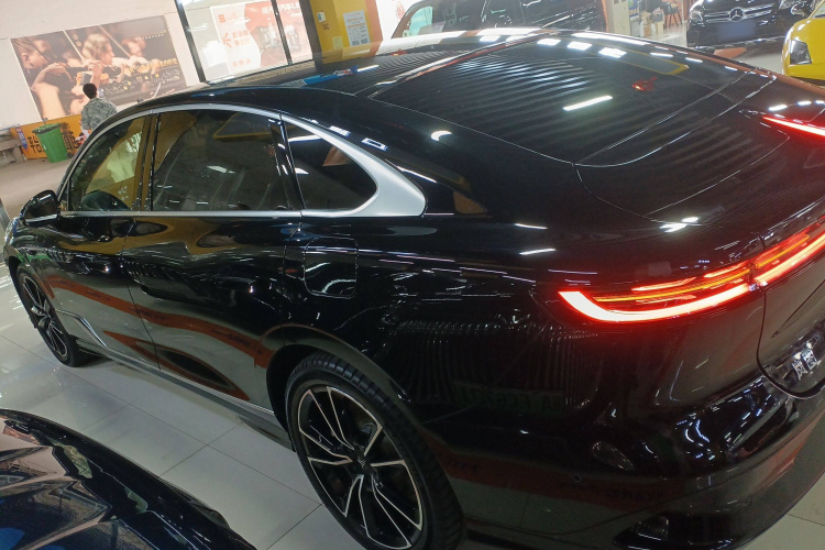 岚图汽车 岚图追光 2024款 PHEV 四驱超长续航旗舰版车身外观4