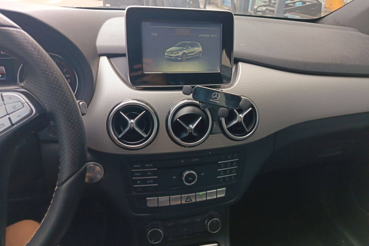 奔驰B级 2015款 B 200 动感型局部细节16