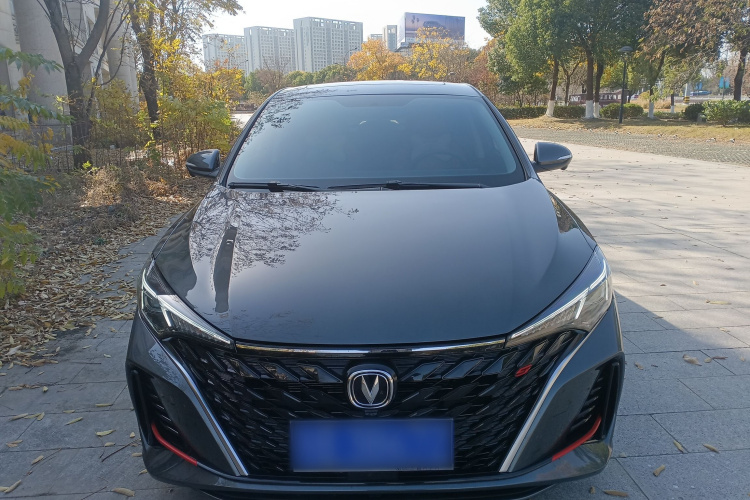 长安 逸动 2025款 PLUS 1.4T 双离合高能版车身外观2