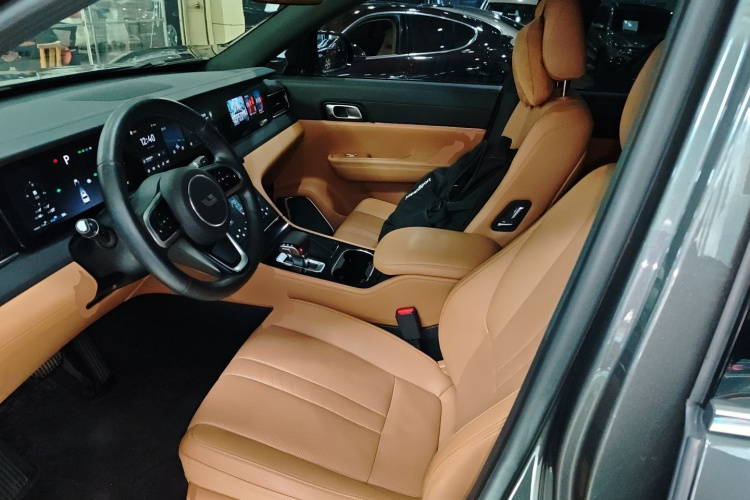 理想汽车 理想ONE 2020款 增程6座版中控内饰19