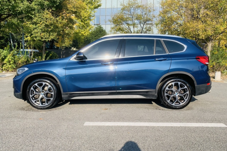 宝马X1 2022款 sDrive25Li 领先型车身外观6009