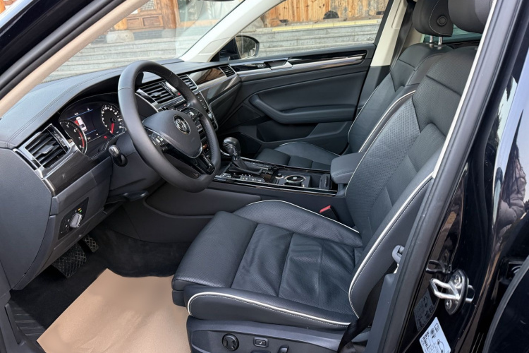 大众 辉昂 2016款 480 V6 四驱至尊版中控内饰7003