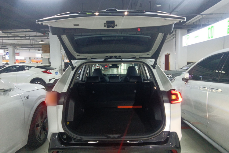 丰田 威兰达 2024款 2.0L CVT两驱豪华PLUS版机舱底盘23