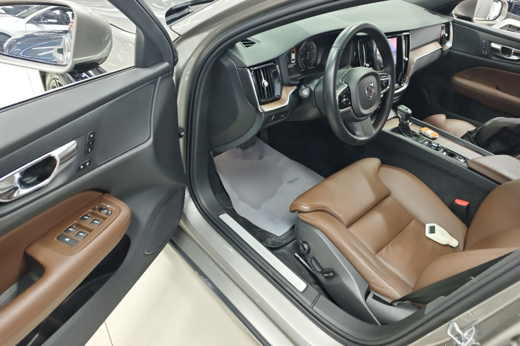 沃尔沃S60 2021款 T4 智远豪华版中控内饰7003