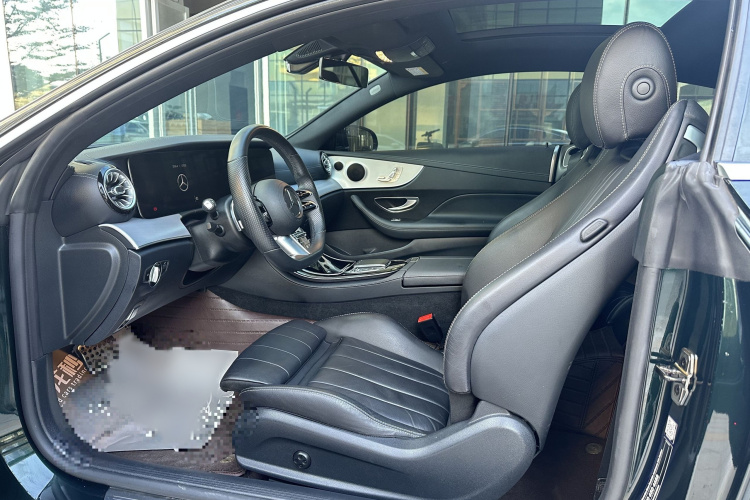 奔驰E级(进口) 2021款 改款 E 260 轿跑车局部细节9001