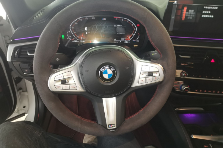 宝马5系 2022款 改款二 525Li M运动套装中控内饰13