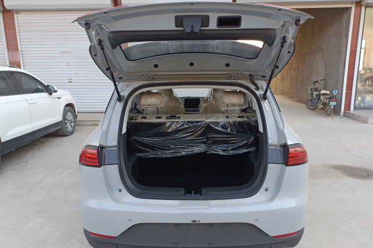 五菱汽车 五菱缤果PLUS 2024款 510km 五座版机舱底盘23