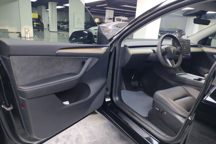 特斯拉 Model Y 2022款 改款 长续航全轮驱动版中控内饰20