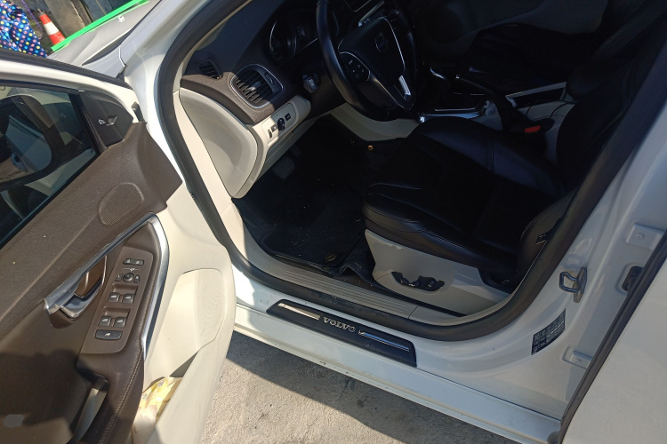 沃尔沃V40 2014款 2.0T 智雅版中控内饰20