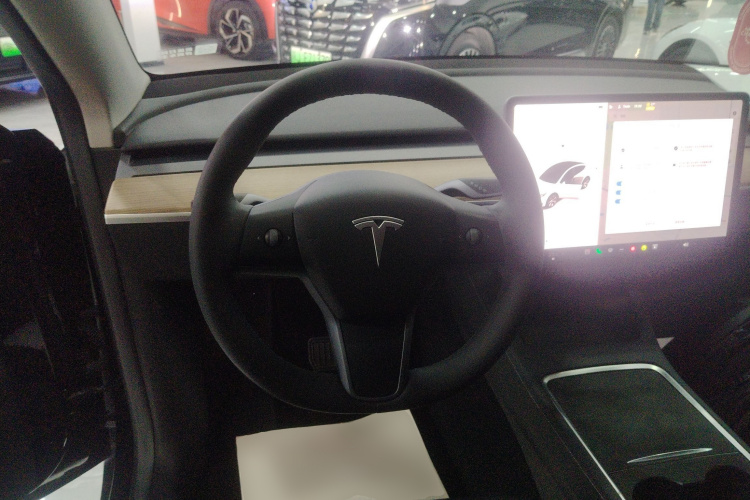 特斯拉 Model Y 2022款 改款 后轮驱动版中控内饰13