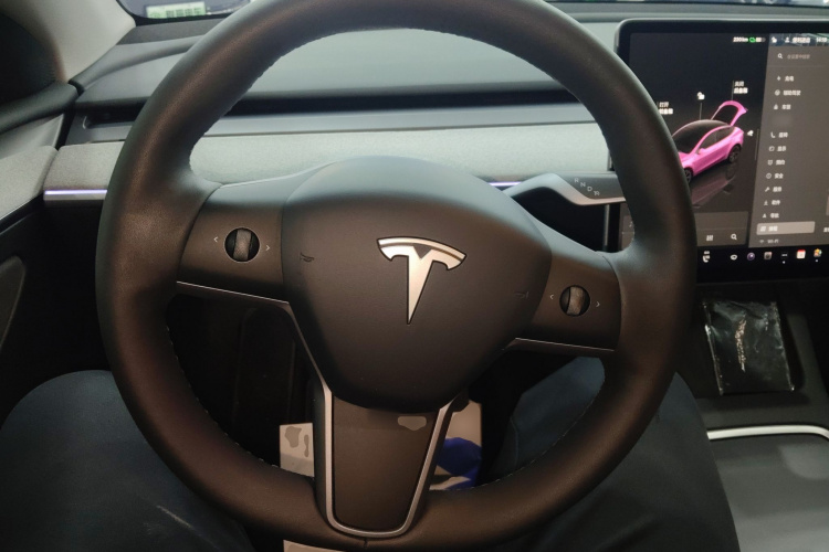 特斯拉 Model Y 2023款 后轮驱动版中控内饰13