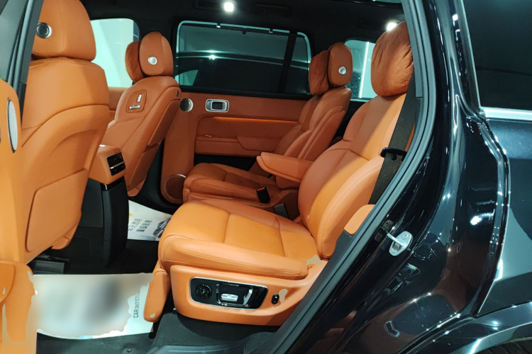 理想汽车 理想L9 2022款 Max中控内饰7004