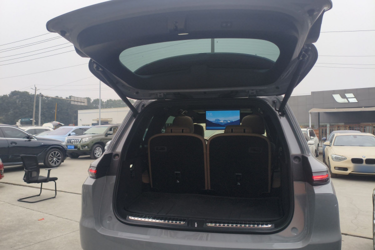 理想汽车 理想L9 2025款 Ultra 智能焕新版机舱底盘23