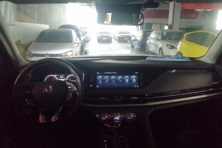 长安CS95 2019款 2.0T 两驱豪华型中控内饰7002