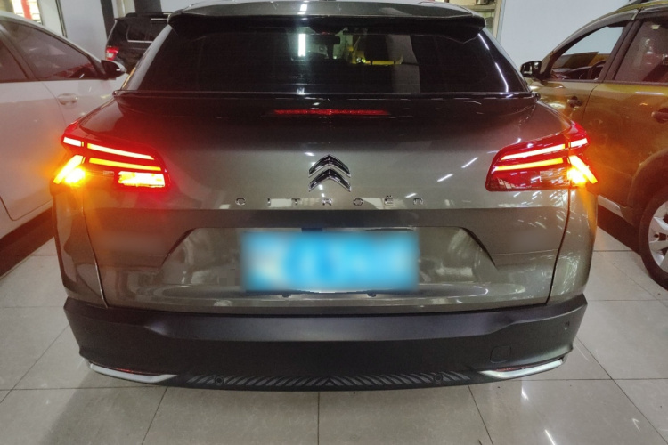 雪铁龙 凡尔赛C5 X 2023款 1.6T 享不凡车身外观6004