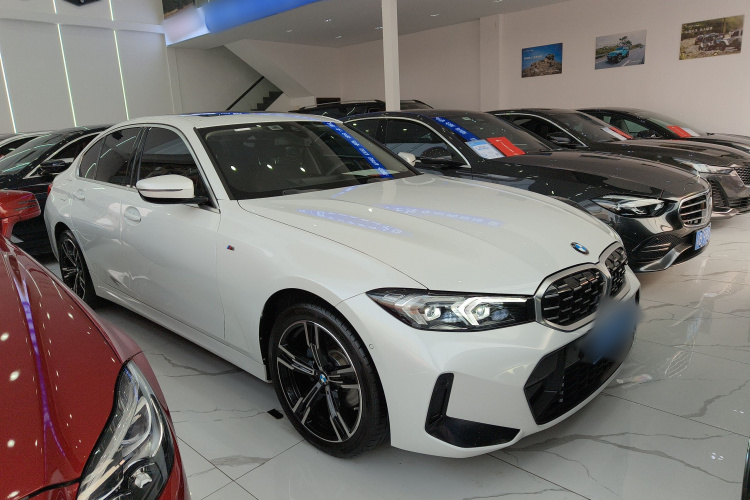 宝马3系 2023款 325i M运动套装车身外观3