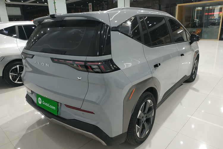 埃安 AION Y 2021款 70 智领活力版车身外观7