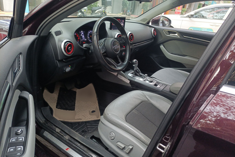 奥迪A3 2018款 30周年年型 Limousine 35 TFSI 时尚型局部细节19