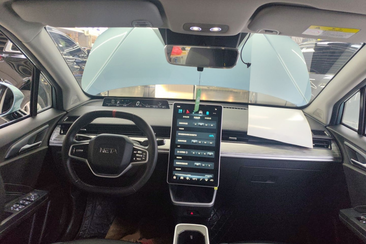 哪吒汽车 哪吒V 2022款 潮 400 Lite中控内饰12