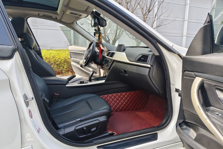 宝马3系GT 2013款 320i 领先型中控内饰7001