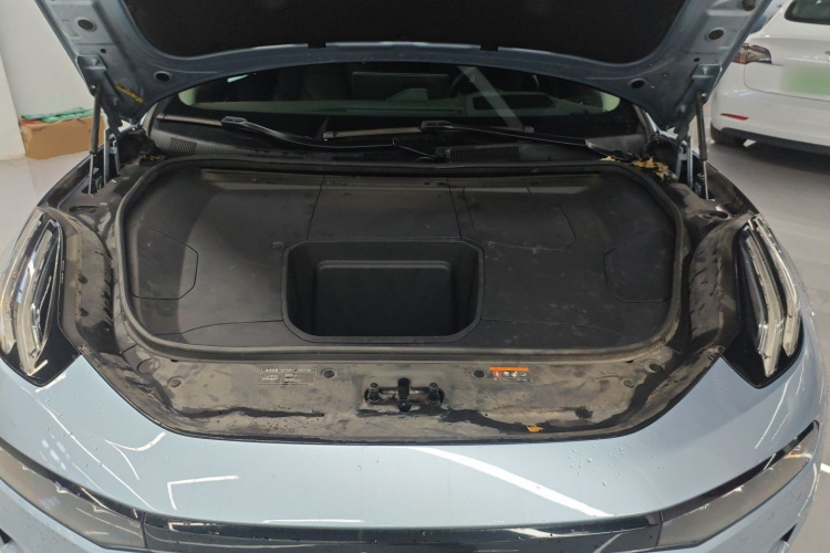 极氪001 2021款 超长续航单电机 WE版机舱底盘24