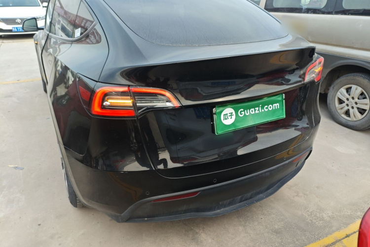 特斯拉 Model Y 2021款 标准续航后驱版车身外观6