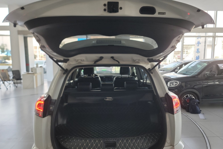 丰田 RAV4荣放 2016款 2.5L 自动四驱精英版机舱底盘23