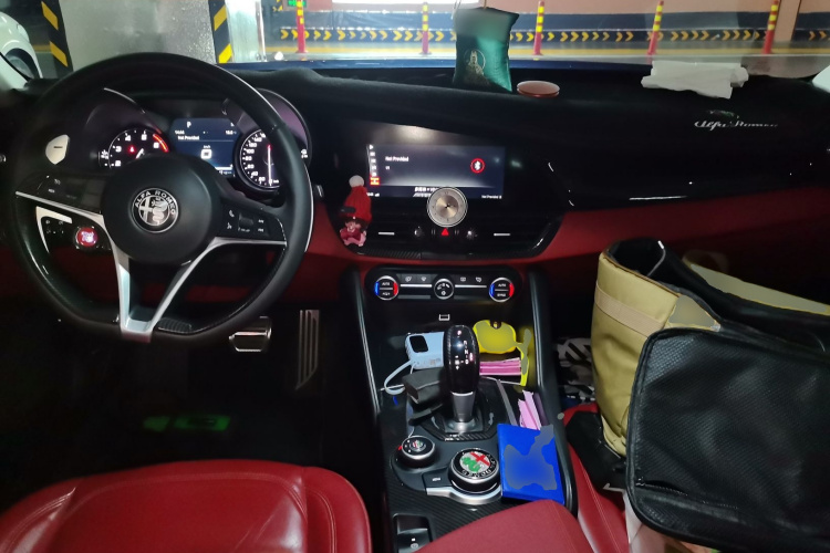 阿尔法·罗密欧 Giulia朱丽叶 2017款 2.0T 200HP 豪华版中控内饰12