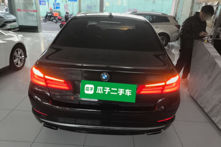 宝马5系新能源 2019款 改款 530Le 豪华套装车身外观6