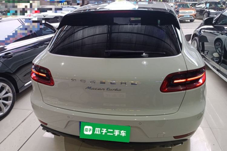 保时捷 2017款  Macan Turbo 3.6T车身外观6